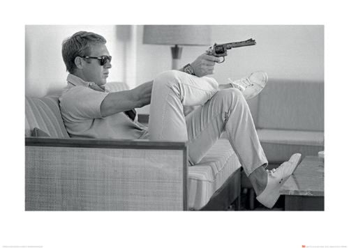 Reproducción de arte Time Life Steve Mcqueen Takes Aim 70x50cm Pyramid PPR47058 | Yourdecoration.es