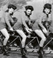 dimex women on bicycle Fotomural Tejido No Tejido 225x250cm 3 Tiras | Yourdecoration.es